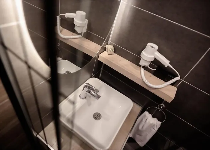 Badawood Arjin Ayvalı